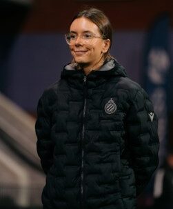 Professionelles Kopfbild von Bernice Stynen, Sporternährungsberaterin bei Club Brugge.